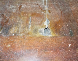 西尾東高校の床部分シロアリ被害の様子です。その2